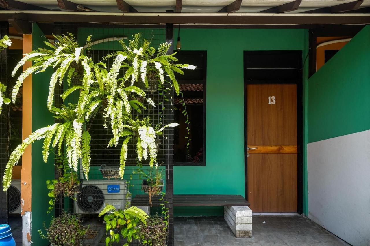 Reddoorz Near Lotte Mart Maguwoharjo Yogyakarta Hotell Exteriör bild