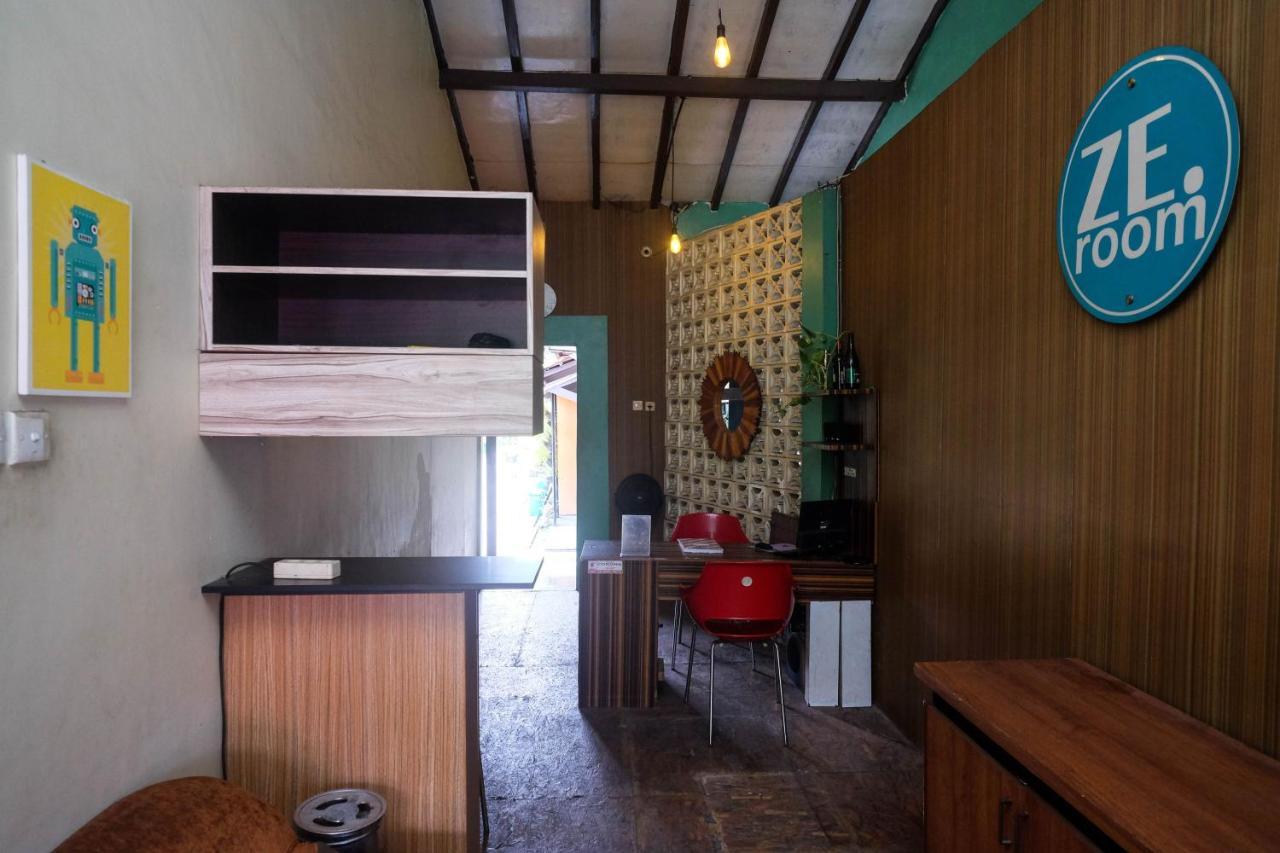 Reddoorz Near Lotte Mart Maguwoharjo Yogyakarta Hotell Exteriör bild